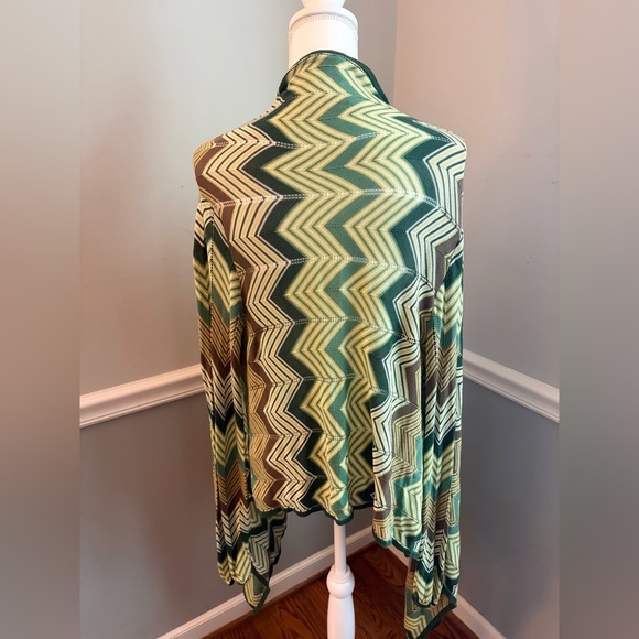 BCBGMaxAzria Green Chevron Asymmetrical Open Front Silk Cardigan – Size M - Picture 3 of 5
